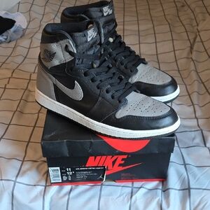 Nike Air Jordan 1 High - Black and Gray